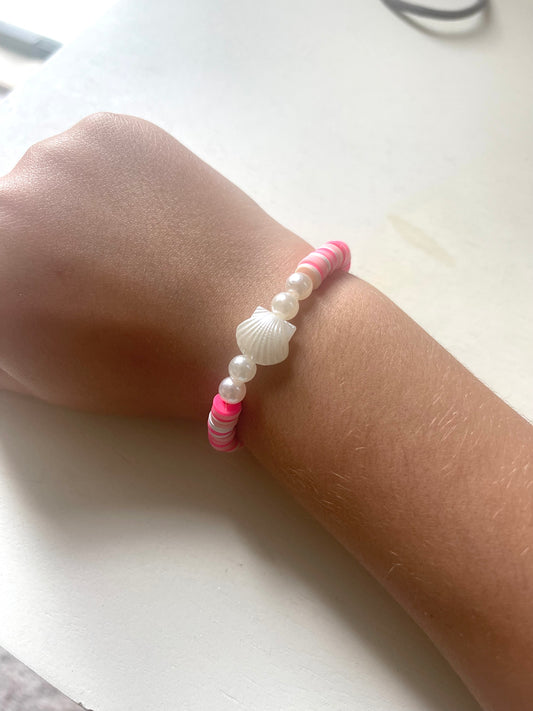 Pinky shell bracelet